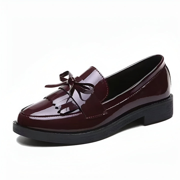 Mocassin femme bordeaux verni avec nœud décoratif. Chaussure élégante et confortable à talon bas, idéale pour un style preppy. Mode femme, chaussures vernies., 45286627442869,45286627475637,45286627508405,45286627541173,45286627573941,45286627606709,45286627639477,45286627672245,45286627705013,45286627737781,45286627770549,45286627803317,45286627836085,45286627868853,45286627901621,45286627934389