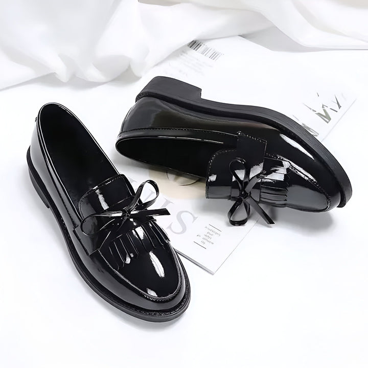 Mocassins vernis noirs pour femmes avec nœud décoratif. Chaussures élégantes et confortables, idéales pour une tenue habillée ou décontractée. Style classique et intemporel., 45286627442869,45286627475637,45286627508405,45286627541173,45286627573941,45286627606709,45286627639477,45286627672245,45286627705013,45286627737781,45286627770549,45286627803317,45286627836085,45286627868853,45286627901621,45286627934389