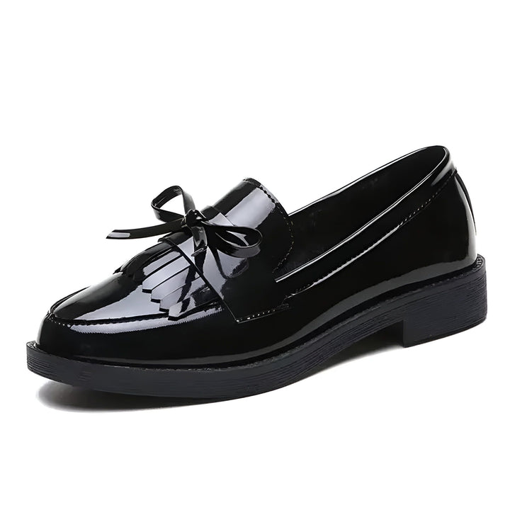 Mocassin verni noir pour femme avec glands et nœud décoratif. Chaussure plate élégante et confortable, idéale pour un look classique et tendance. Parfait pour toutes les occasions., 45286627442869,45286627475637,45286627508405,45286627541173,45286627573941,45286627606709,45286627639477,45286627672245,45286627705013,45286627737781,45286627770549,45286627803317,45286627836085,45286627868853,45286627901621,45286627934389