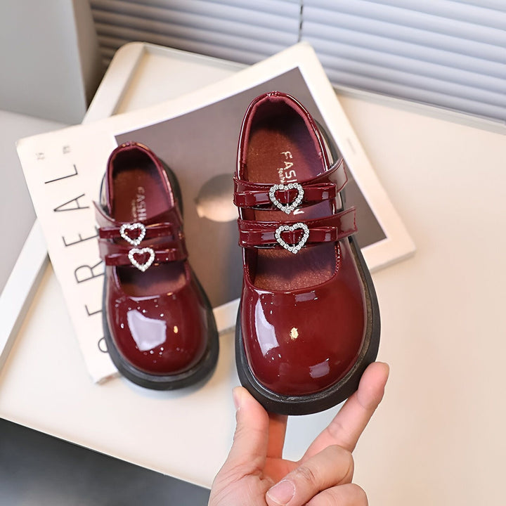 Chaussures vernies bordeaux pour enfants avec brides et décorations en forme de cœur. Élégantes chaussures pour filles., 45286682820789,45286682853557,45286682886325,45286682919093,45286682951861,45286682984629,45286683017397,45286683050165,45286683082933,45286683115701,45286683148469,45286683181237,45286683214005,45286683246773,45286683279541,45286683312309,45286683345077,45286683377845,45286683410613,45286683443381,45286683476149,45286683508917
