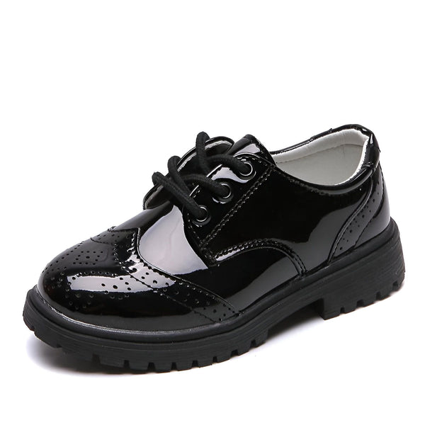 Chaussure de ville noire vernie pour enfant, style brogue avec lacets. Élégante et confortable pour une occasion spéciale., 45286679281845,45286679314613,45286679347381,45286679380149,45286679412917,45286679445685,45286679478453,45286679511221,45286679543989,45286679576757,45286679609525,45286679642293,45286679675061,45286679707829,45286679740597,45286679773365,45286679806133,45286679838901,45286679871669,45286679904437,45286679937205,45286679969973,45286680002741,45286680035509,45286680068277,45286680